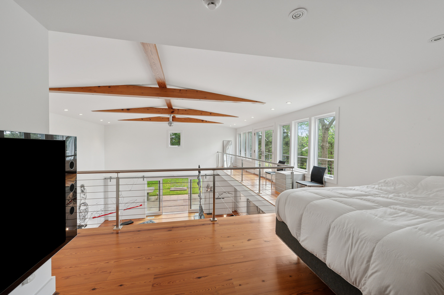 18 Flying Point Rd Southampton. MEDIA HAMPTONS FOR CORCORAN