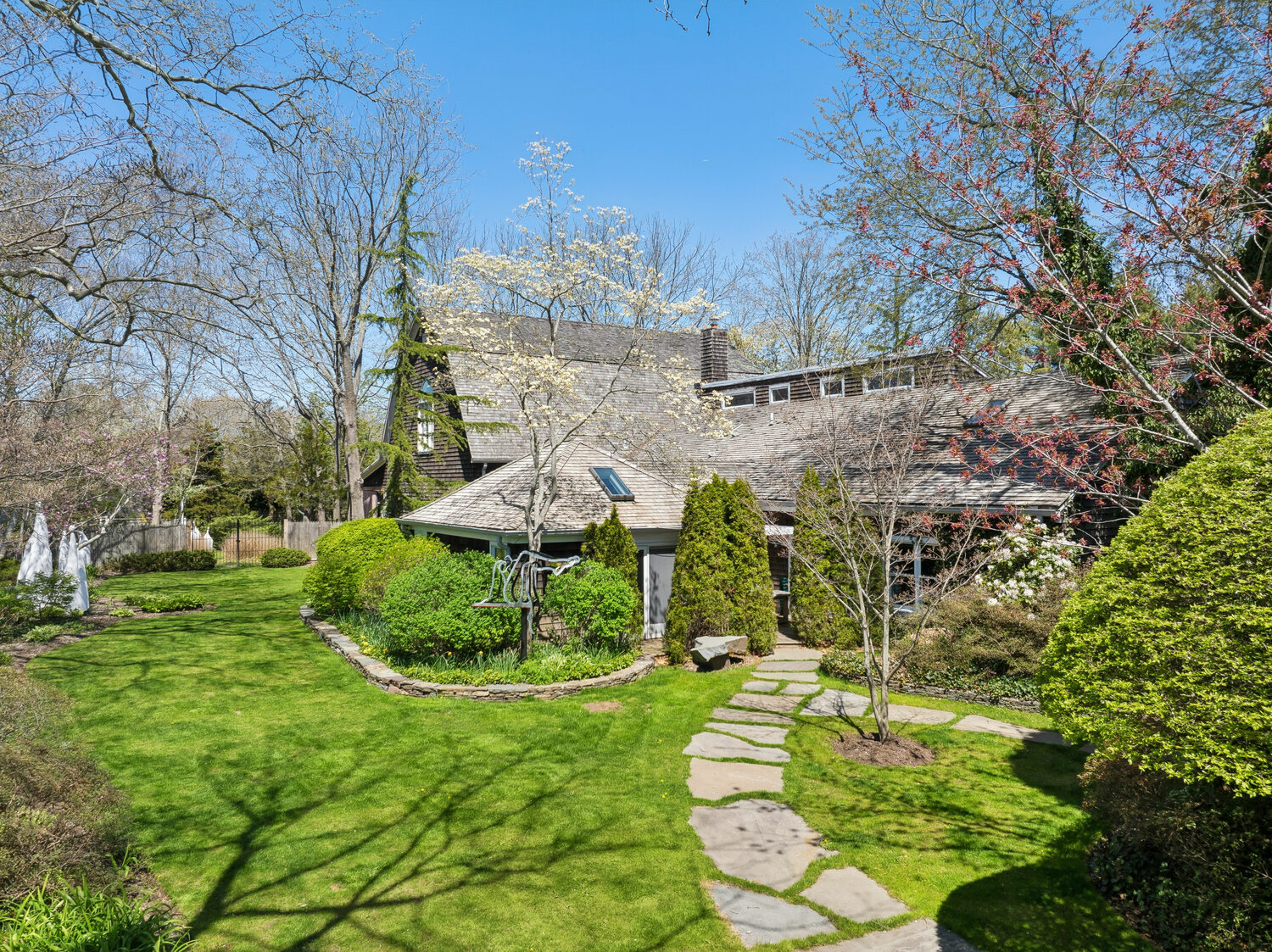18 Flying Point Rd Southampton. MEDIA HAMPTONS FOR CORCORAN