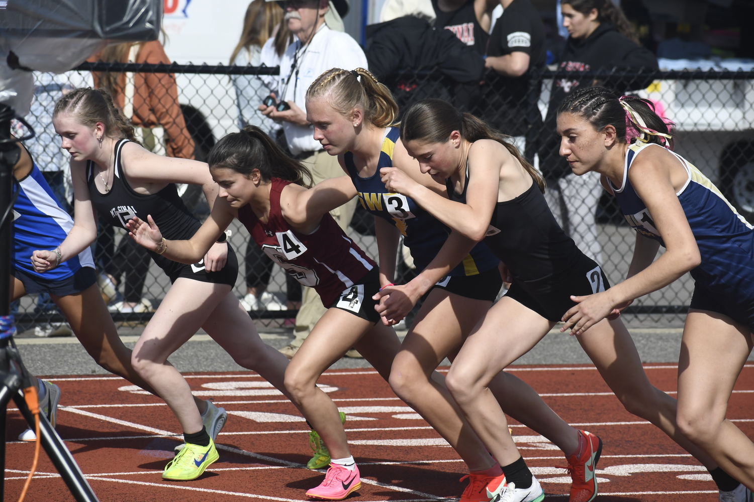 Emma Suhr and the rest of the runners take off in the 800-meter race.  DREW BUDD