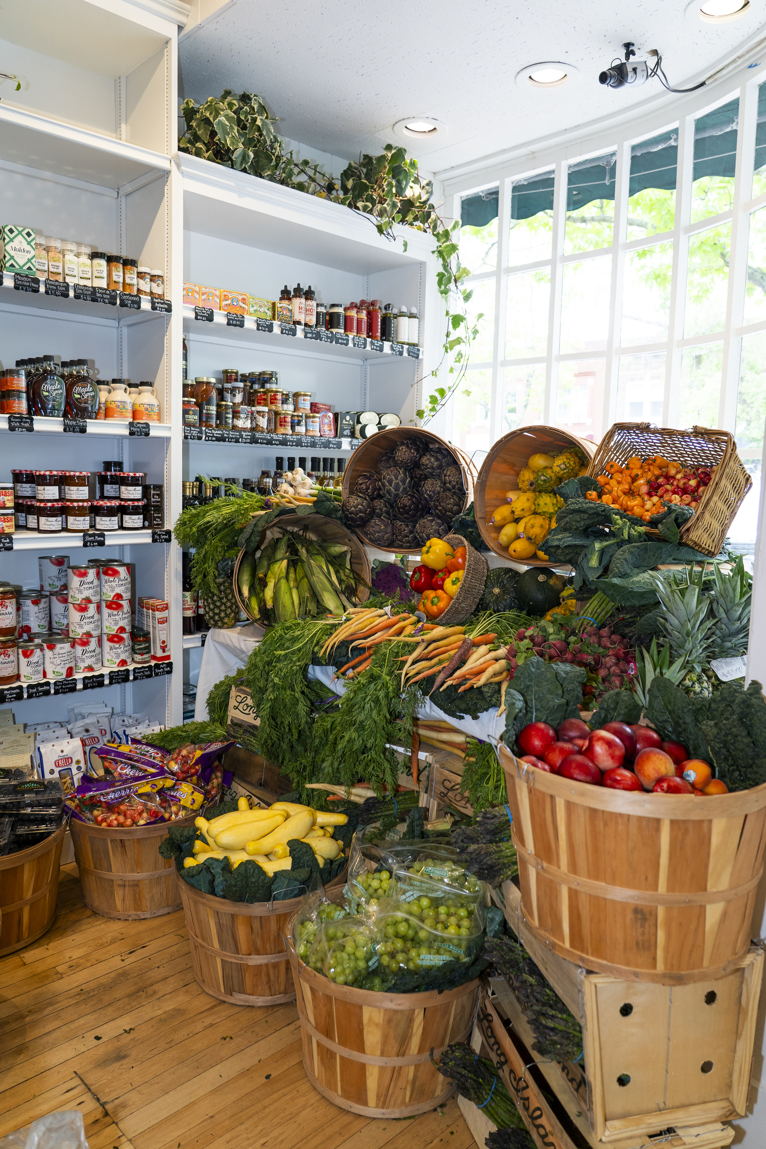 FreshDirect, an online grocer, opened its first-ever retail store last Saturday in Southampton. A reception featured light bites, drinks and live entertainment. COURTESY FRESHDIRECT