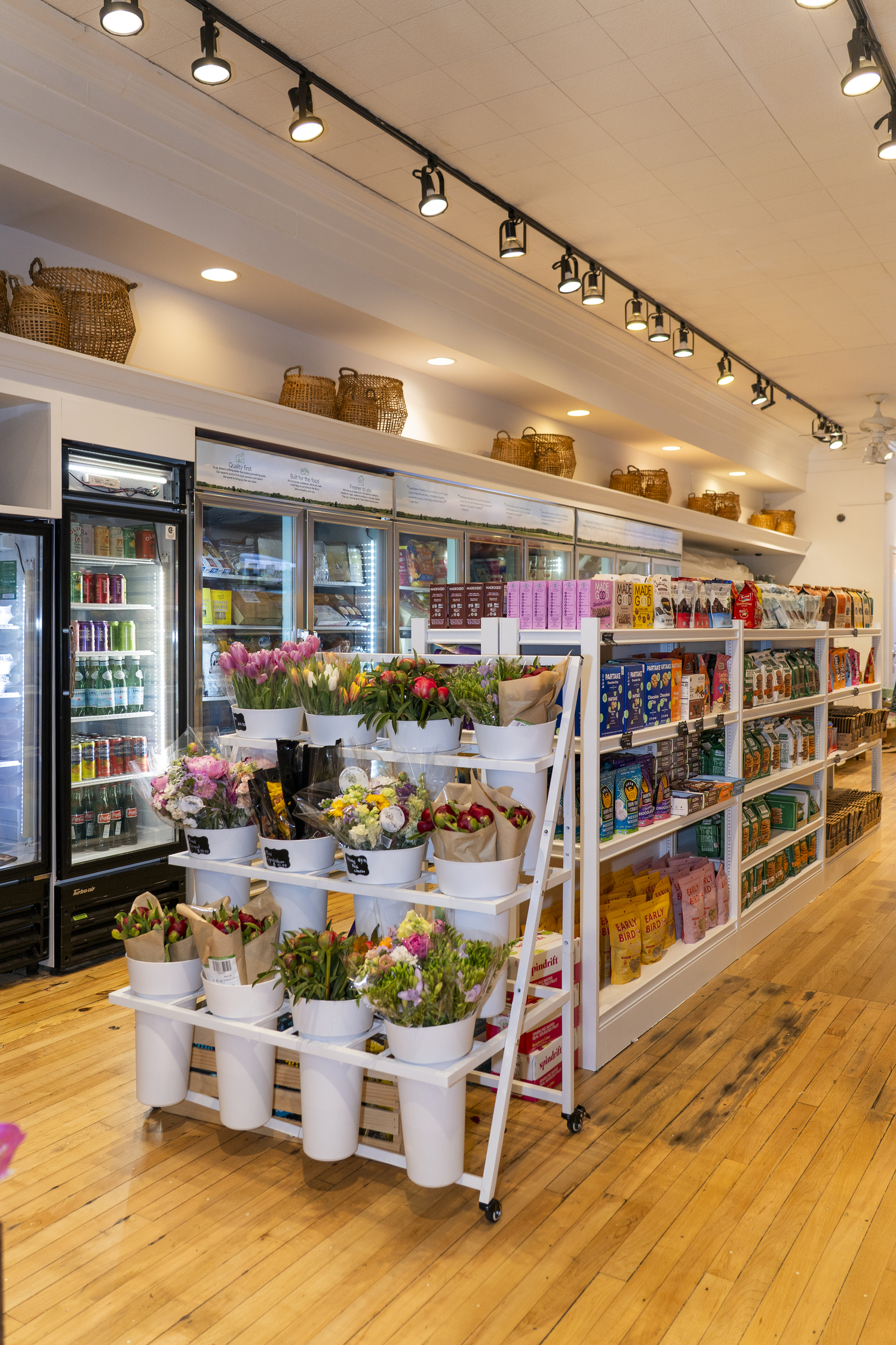 FreshDirect, an online grocer, opened its first-ever retail store last Saturday in Southampton. A reception featured light bites, drinks and live entertainment. COURTESY FRESHDIRECT