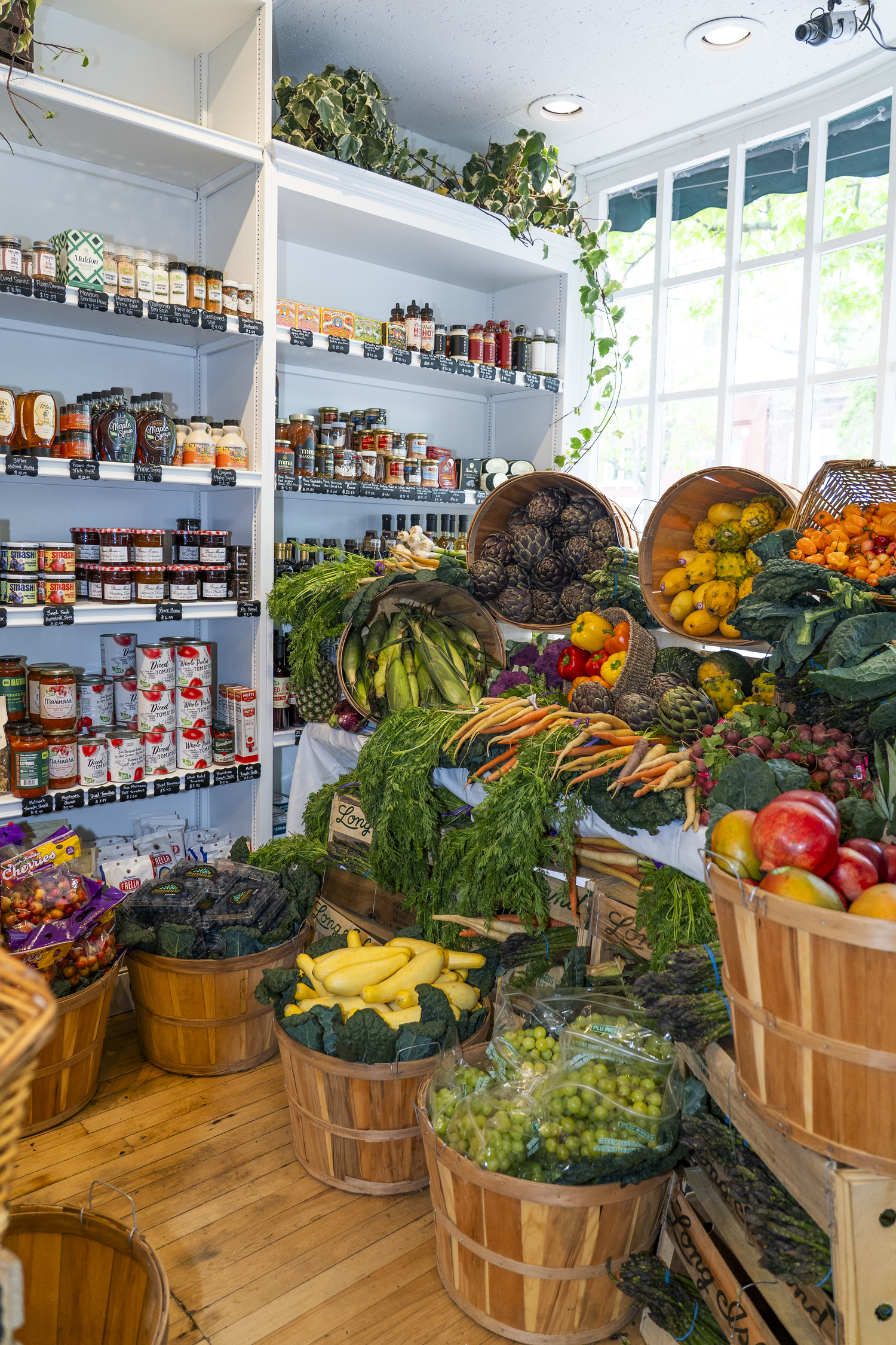 FreshDirect, an online grocer, opened its first-ever retail store last Saturday in Southampton. A reception featured light bites, drinks and live entertainment. COURTESY FRESHDIRECT