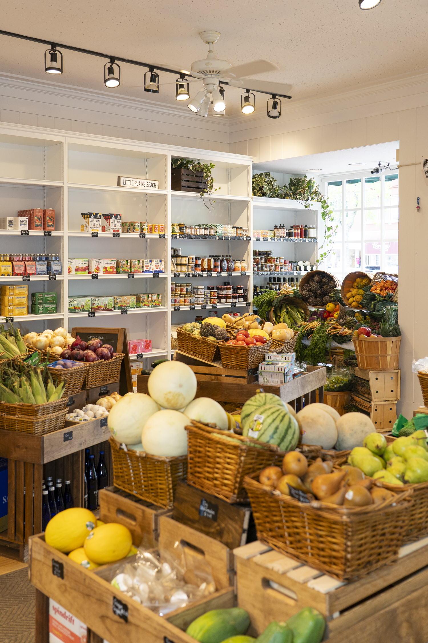 FreshDirect, an online grocer, opened its first-ever retail store last Saturday in Southampton. A reception featured light bites, drinks and live entertainment. COURTESY FRESHDIRECT