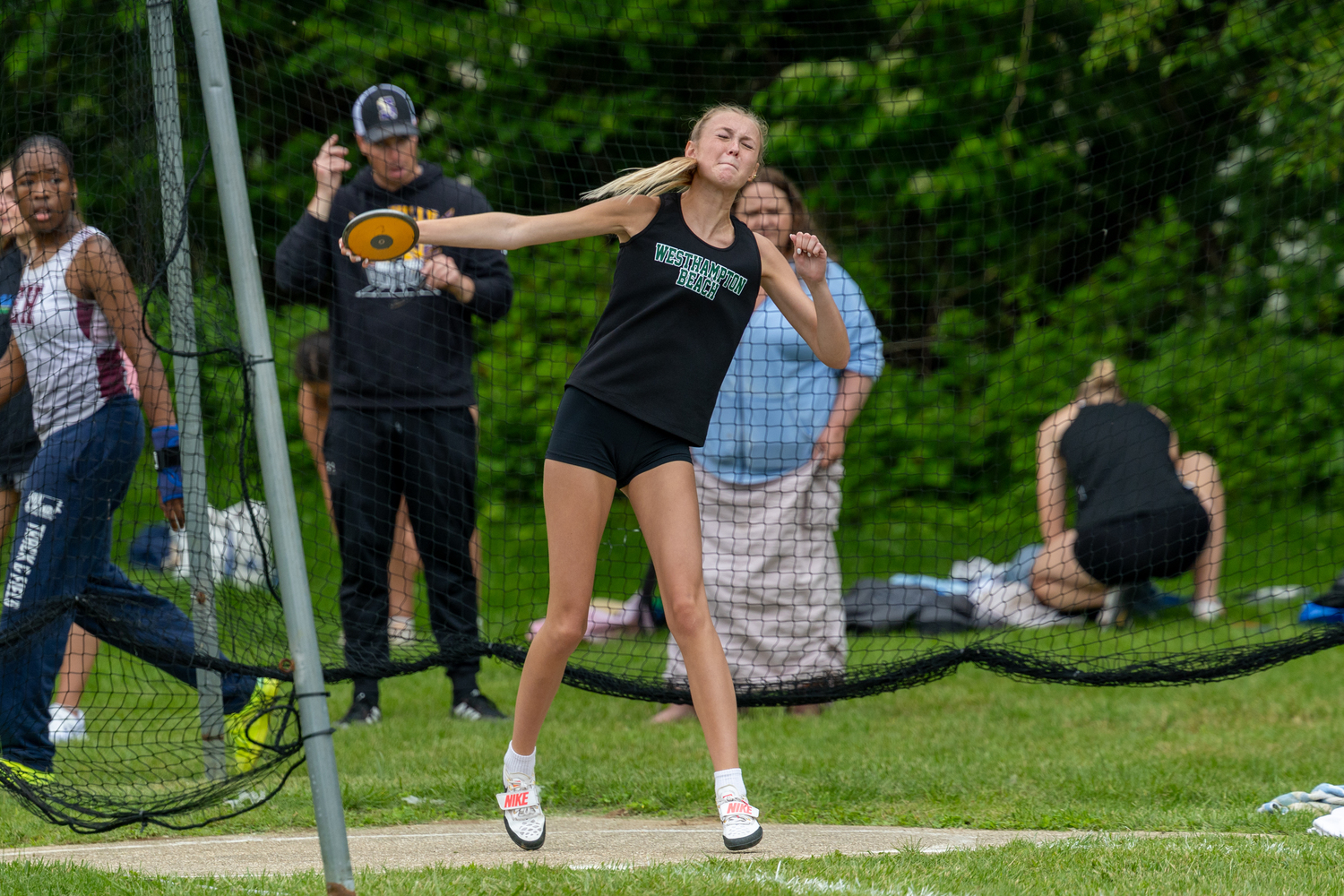 Lucy Mansfield in the discus.   RON ESPOSITO