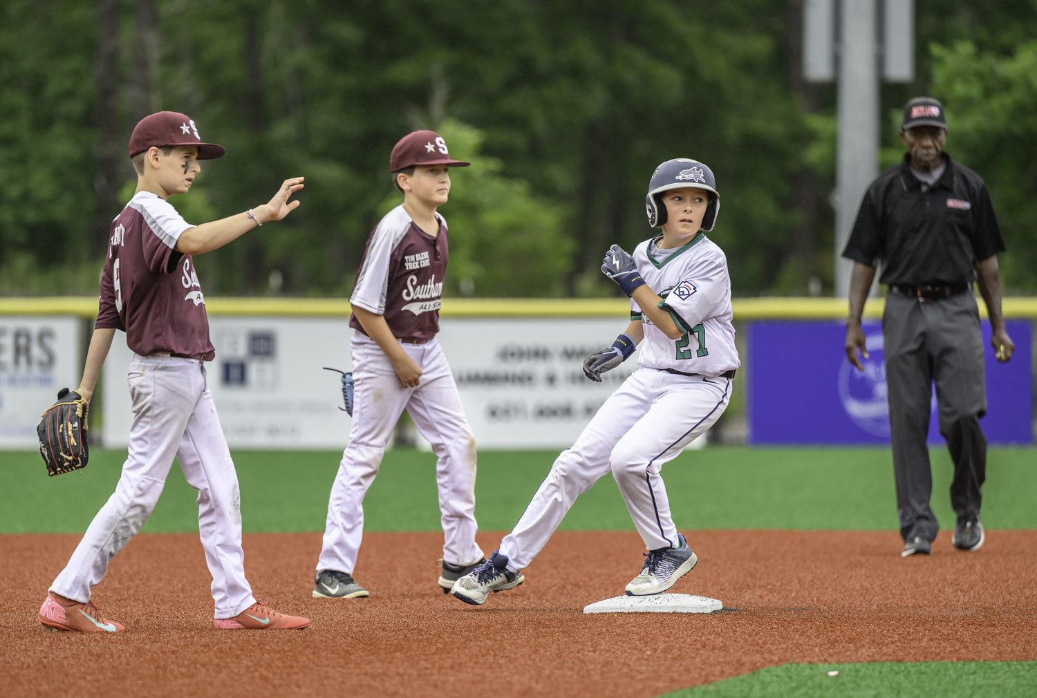 Kevin Kretz reaches second base.  MARIANNE BARNETT