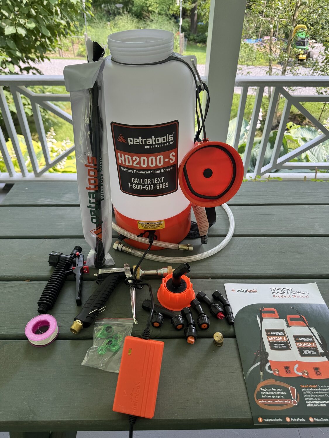 This is the HD2000S sprayer that’s reviewed this week.It has a 2-gallon tank, electric motor and built-in batter (orange section at the bottom) and comes with a complete set of nozzles (if you buy the Prokit) and two triggers, extra washers and a watering attachment. It’s an amazing sprayer. ANDREW MESSINGER