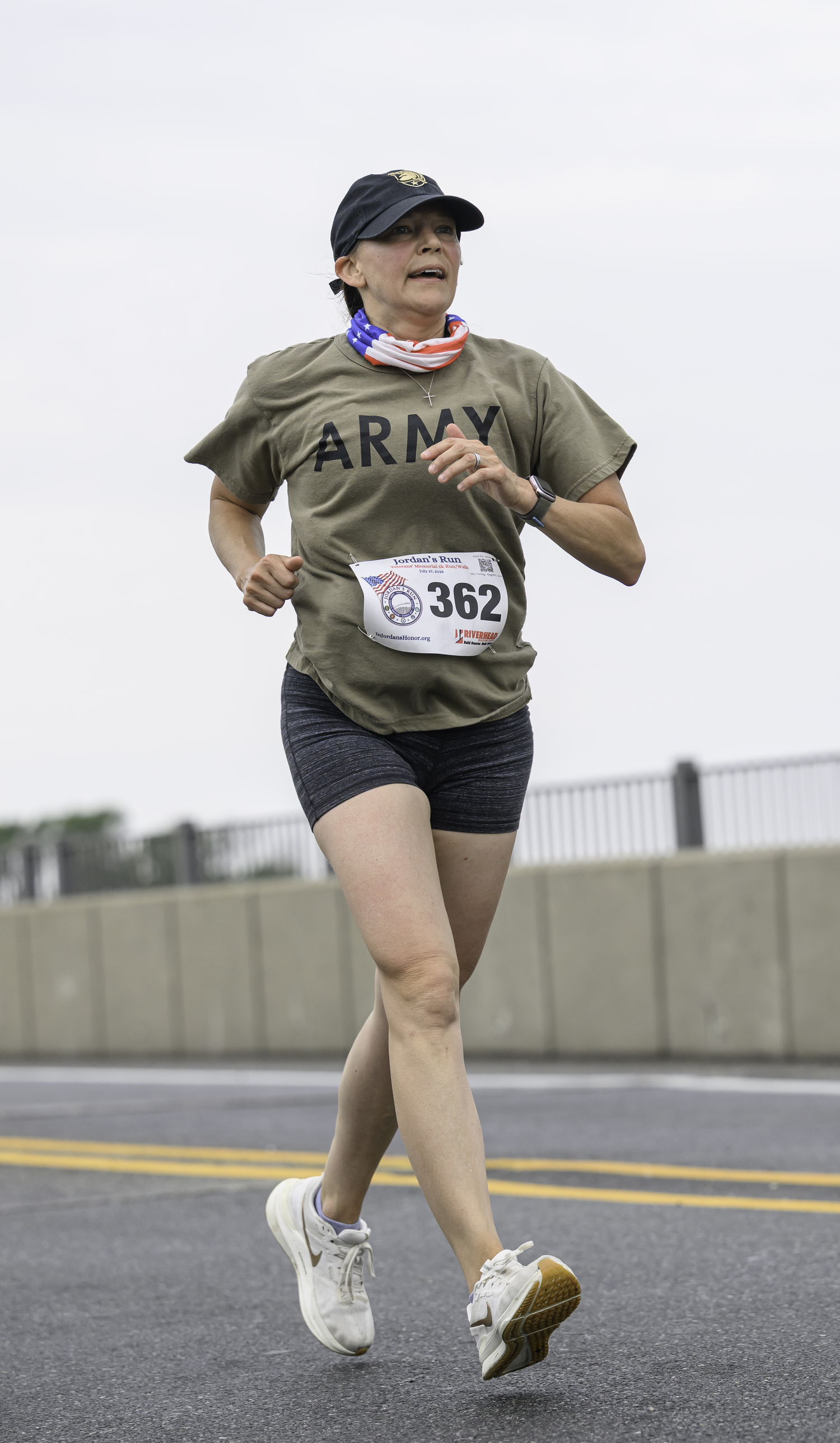 Jennifer Souhrada of Southampton heads over the bridge.   MARIANNE BARNETT
