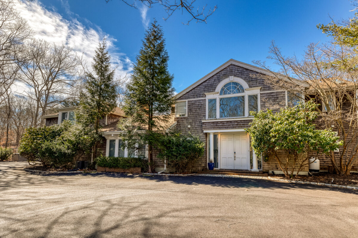 Chapter renovated a Bridgehampton residence with a quick turnaround to ready it for the summer rental season.  COURTESY CHAPTER