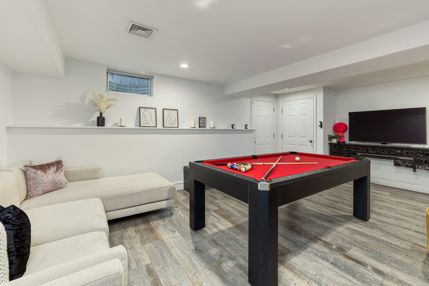 Chapter renovated a Bridgehampton residence with a quick turnaround to ready it for the summer rental season.  COURTESY CHAPTER