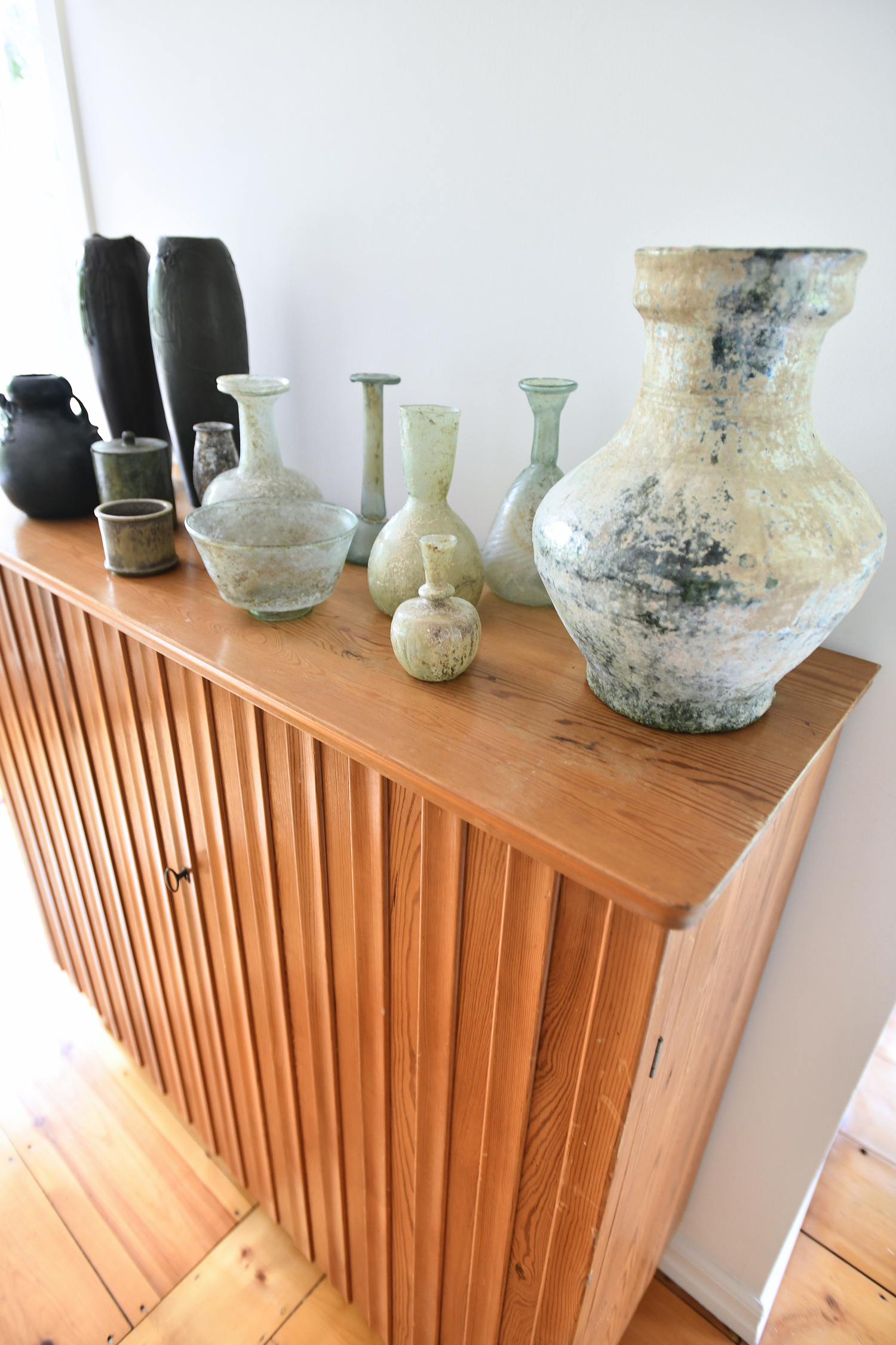 At Galerie Provenance clients visit by appointment only and browse her handpicked merchandise not on sterile showroom shelves, but in her home. It’s a new way to see how vases, rugs, paintings, tables and more might look styled and in use.   DANA SHAW