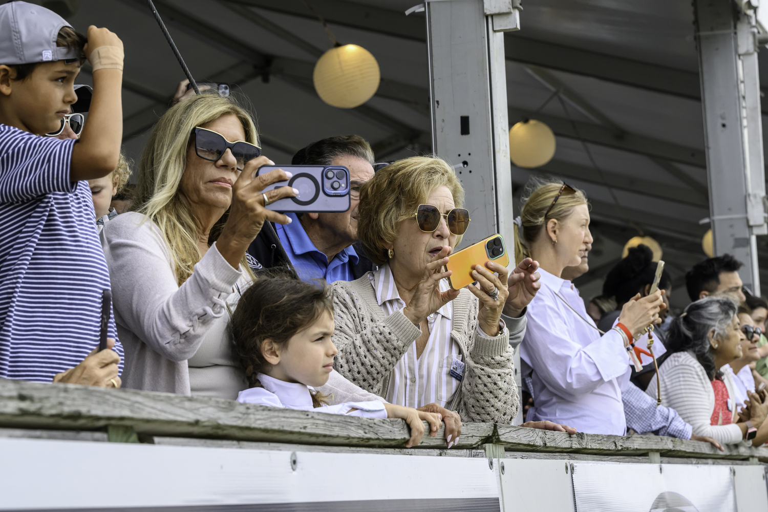 Family taking photos in the leadline division.  MARIANNE BARNETT
