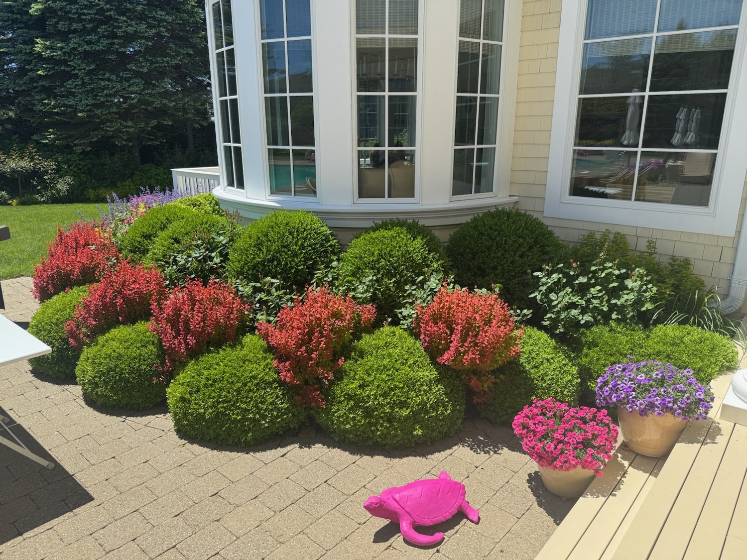 NancyJane and Jeff Loewy’s garden in Southampton.  COURTESY NANCYJANE LOEWY