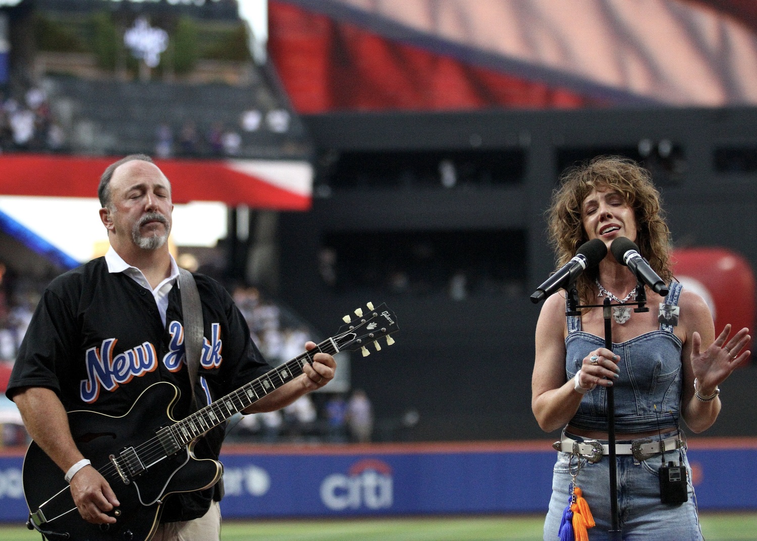 Joe Ciampa and Julia King perform 