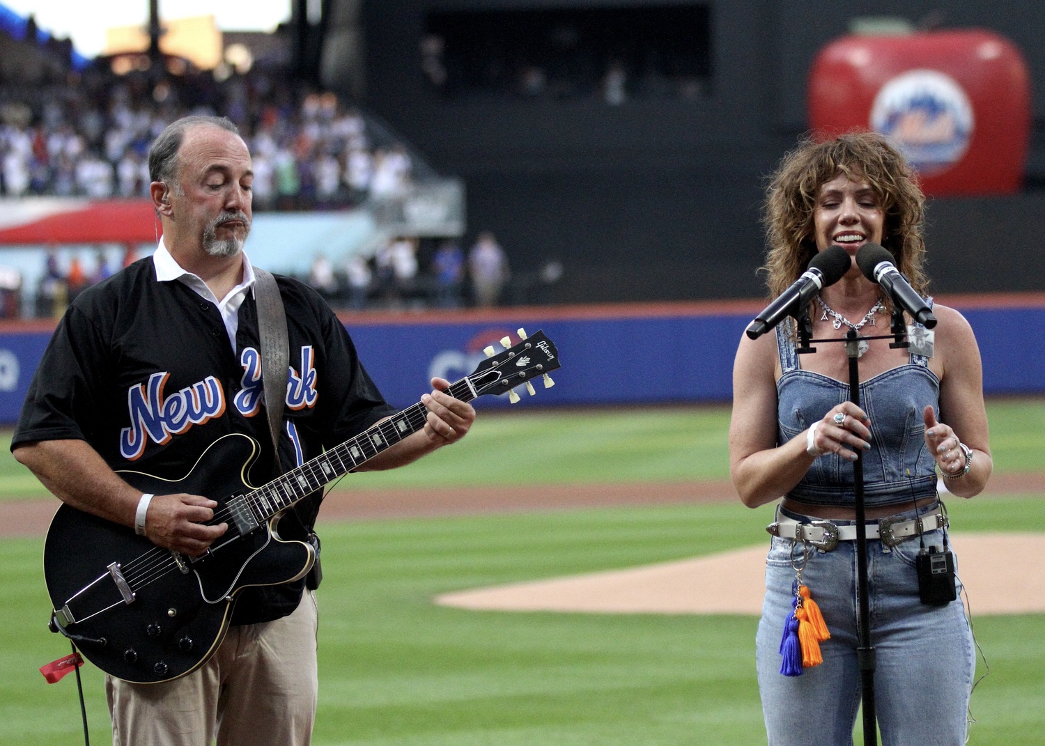 Joe Ciampa and Julia King perform 