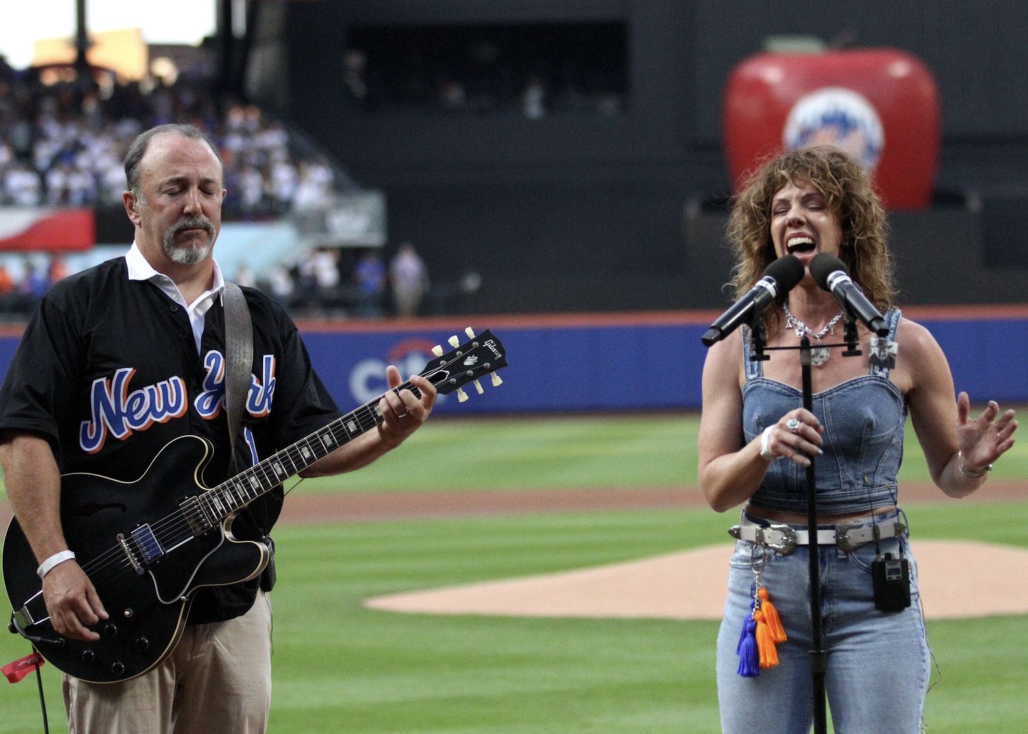Joe Ciampa and Julia King perform 
