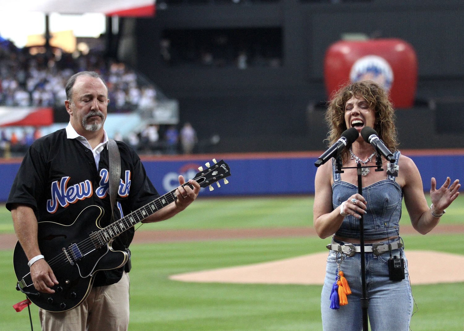 Joe Ciampa and Julia King perform 
