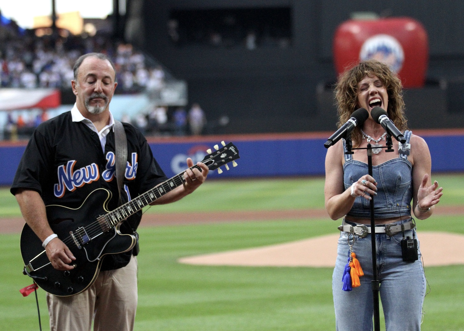 Joe Ciampa and Julia King perform 