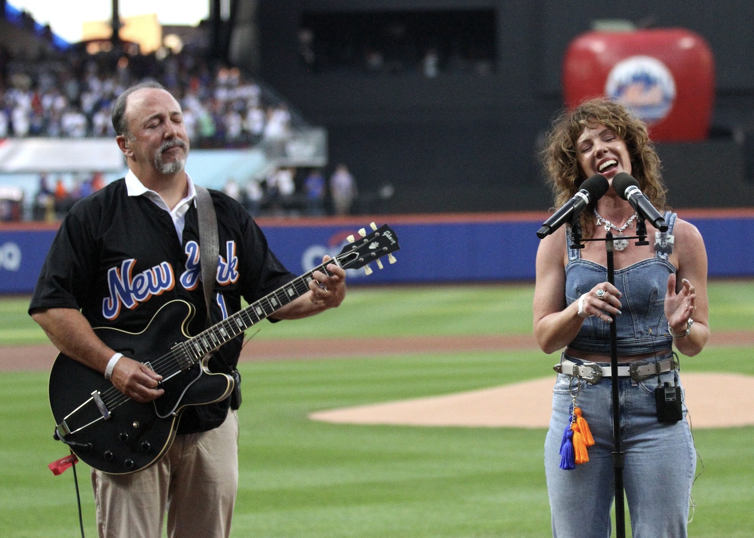 Joe Ciampa and Julia King perform 