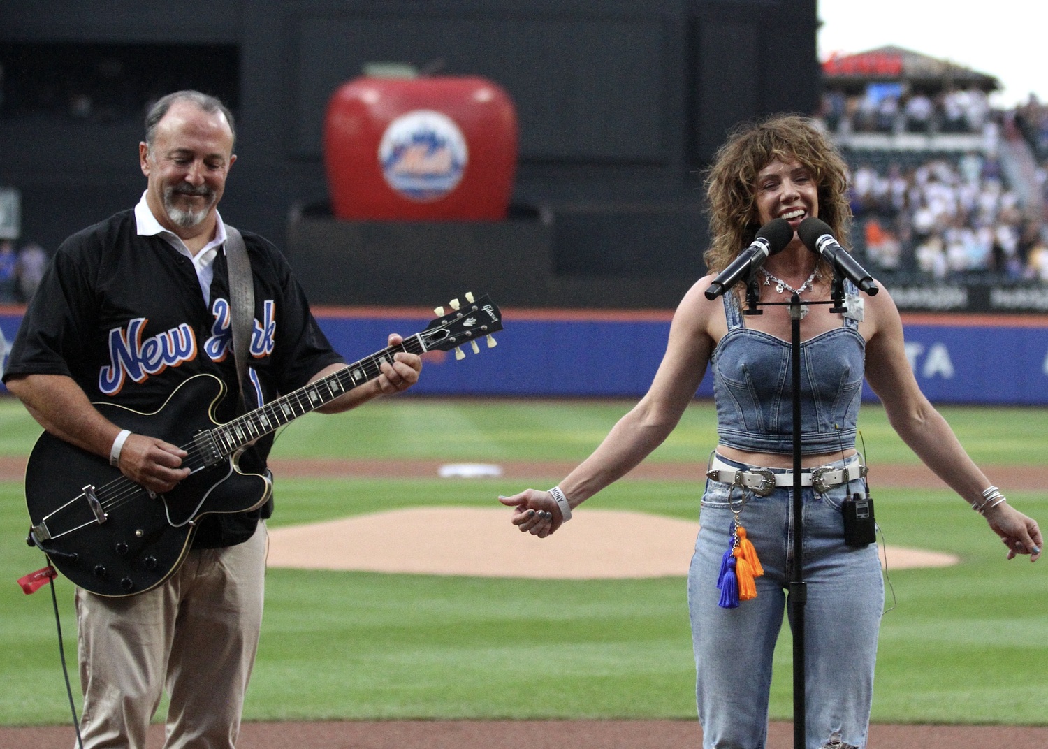 Joe Ciampa and Julia King perform 