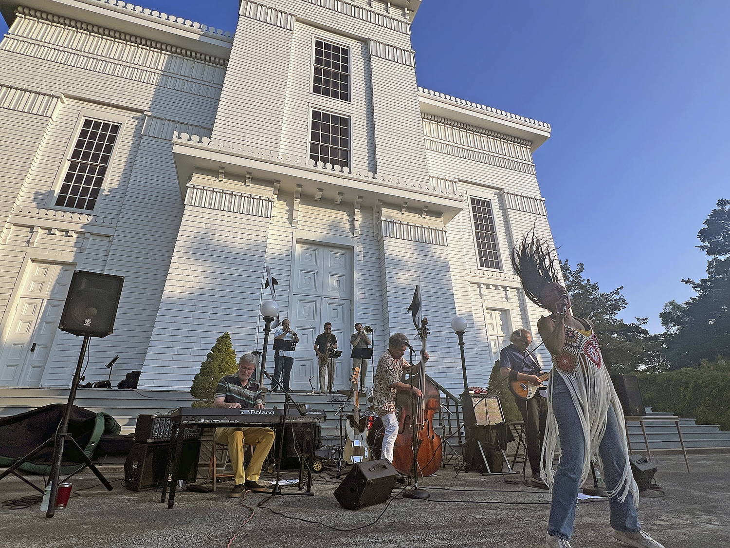 The HOODOO Loungers perform a benefit concert on the steps of the First Presbyterian 