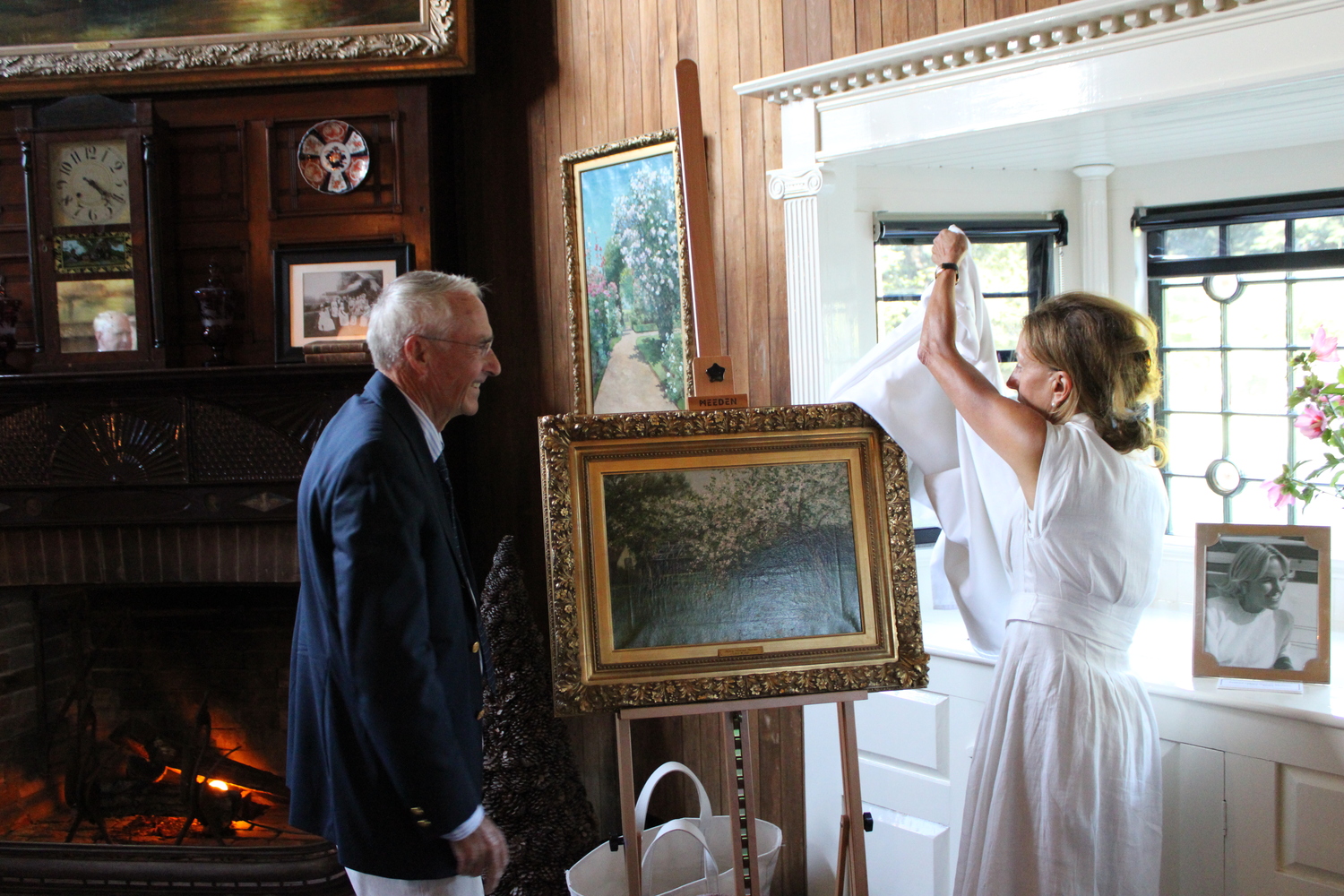 Bob Hefner and Kay Spear Gibson unveil 