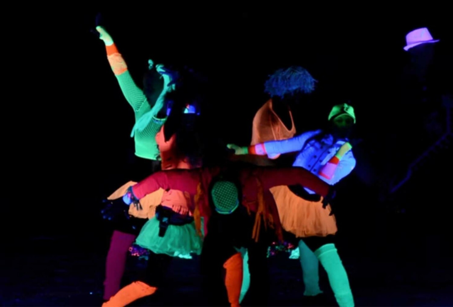 “Artrageous” blends live painting, music, dance, puppetry and audience participation into a single performance. COURTESY THE SUFFOLK