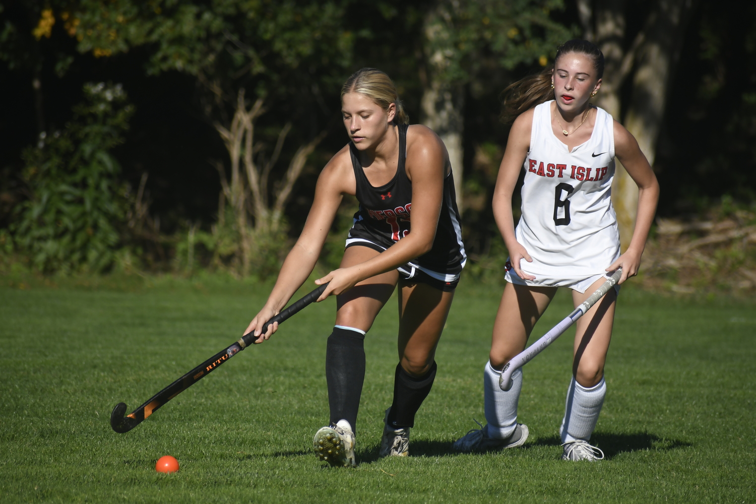 Pierson junior Lola Eldridge brings the ball upfield.  DREW BUDD
