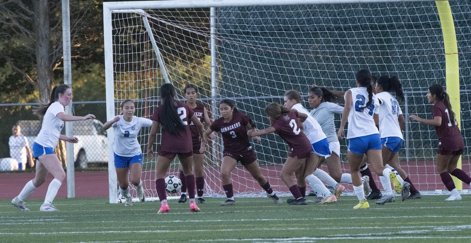 East Hampton and Riverhead played a 1-0 game, in favor of the Bonackers, on Friday. DOUG KUNTZ