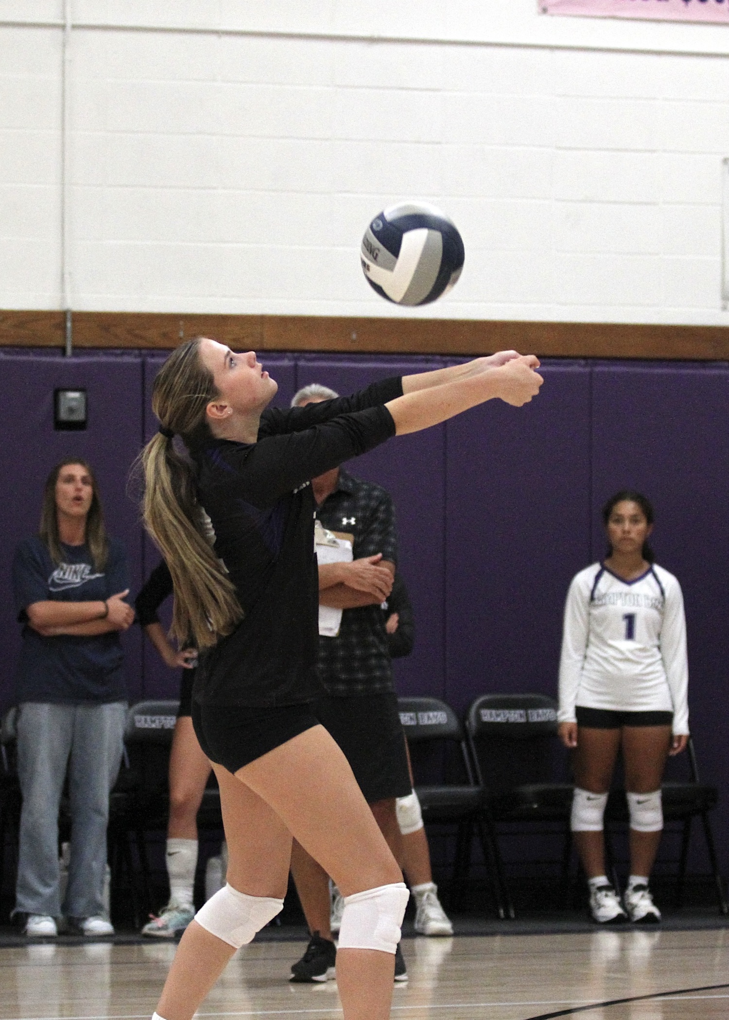 Junior setter Grace Drake passes the ball. DESIRÉE KEEGAN