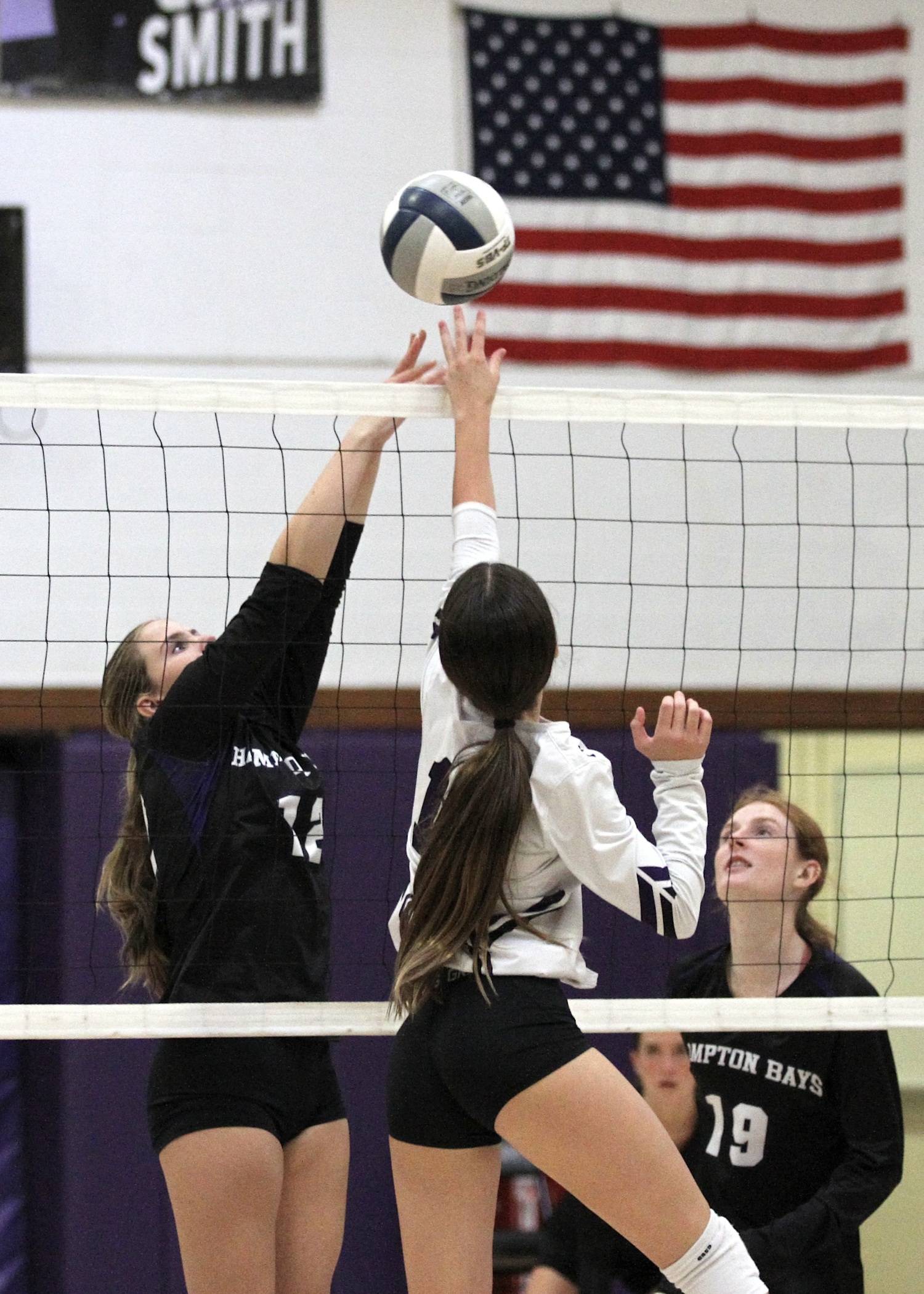 Junior setter Grace Drake reaches for a block. DESIRÉE KEEGAN