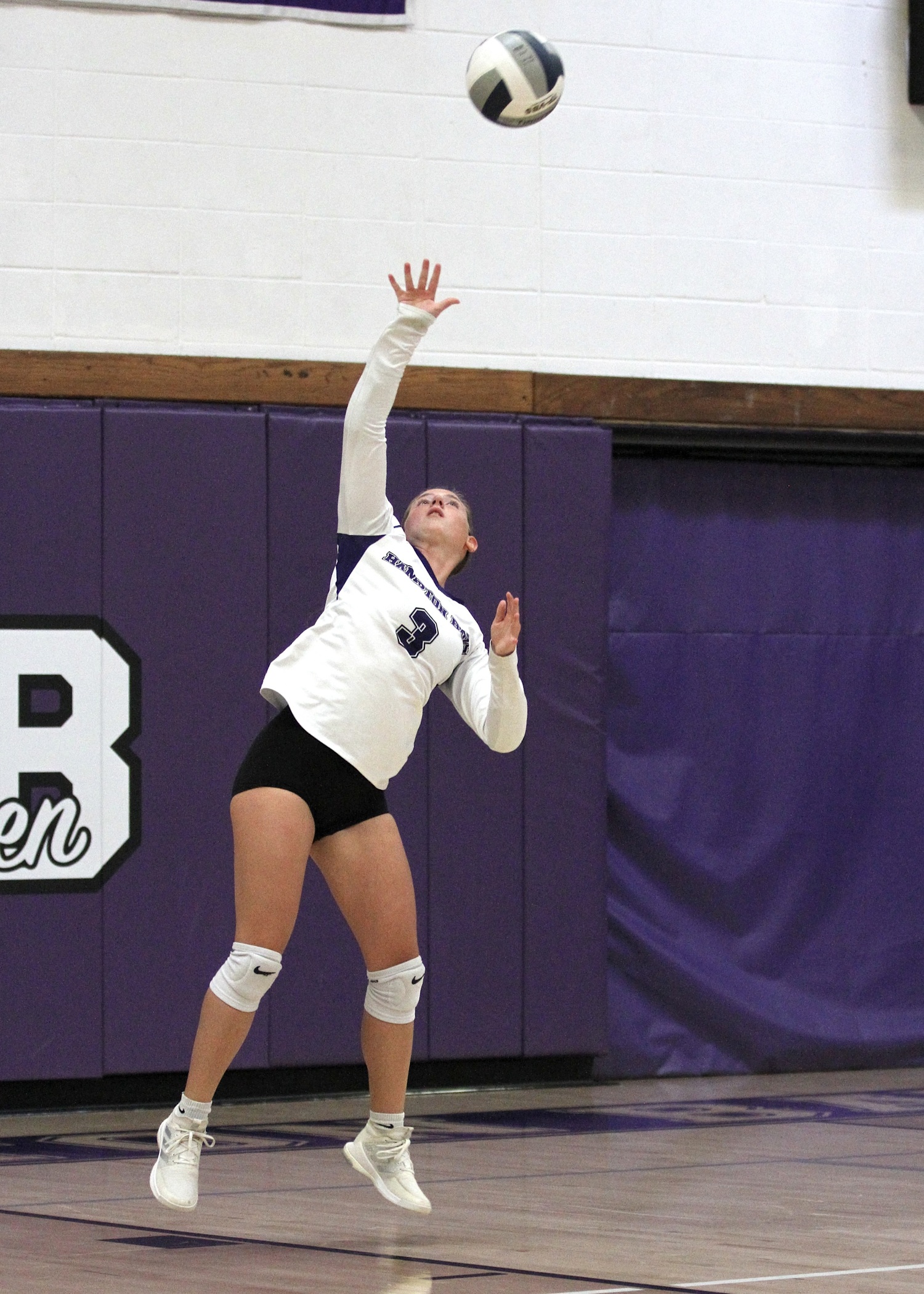 Senior libero Lilly Maffia serves. DESIRÉE KEEGAN