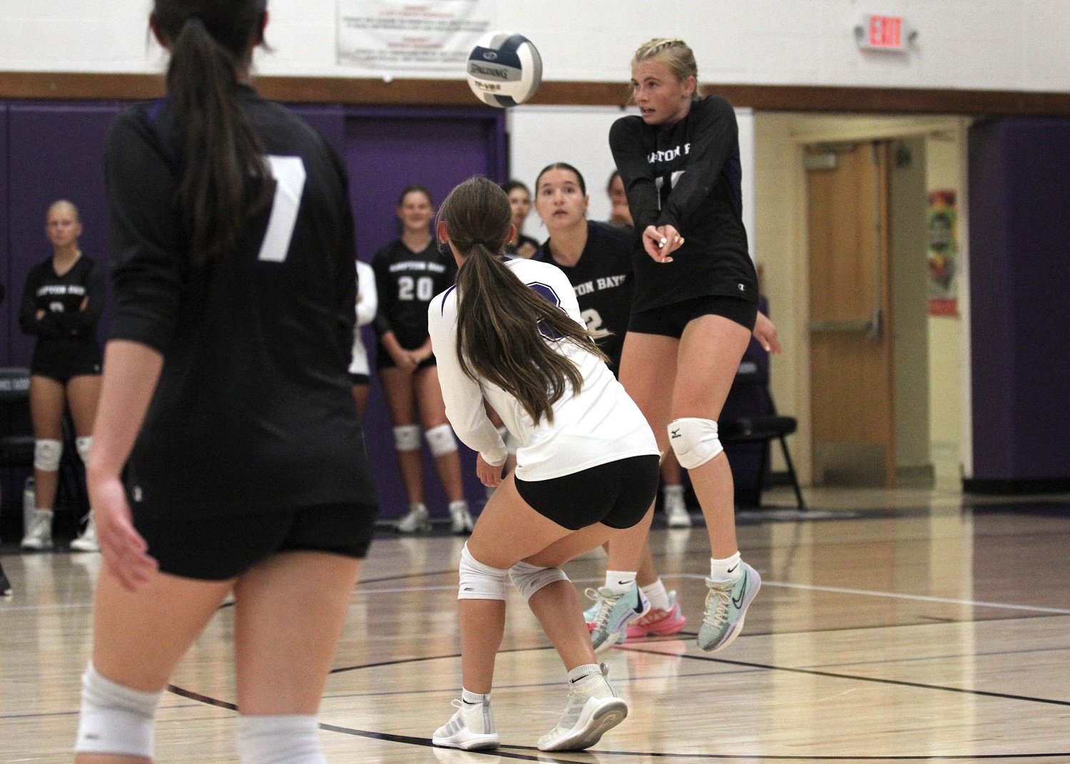 Senior outside hitter Taylor Meyers grabs a return. DESIRÉE KEEGAN