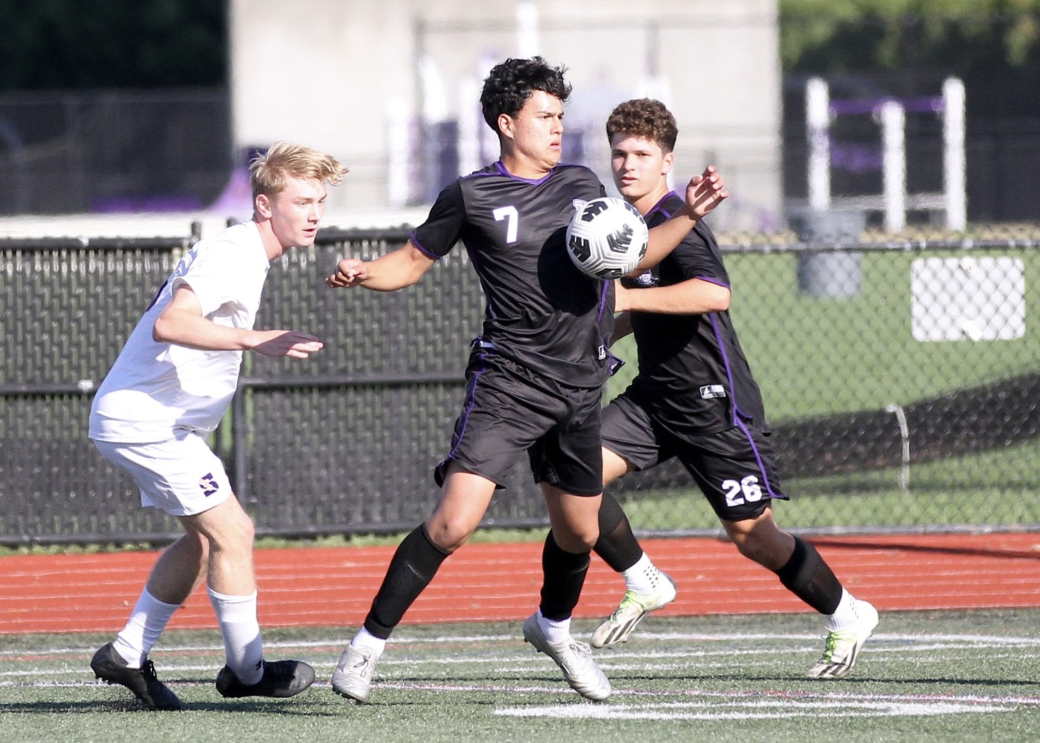 Senior captain Edie Cabrera maintains possession. DESIRÉE KEEGAN