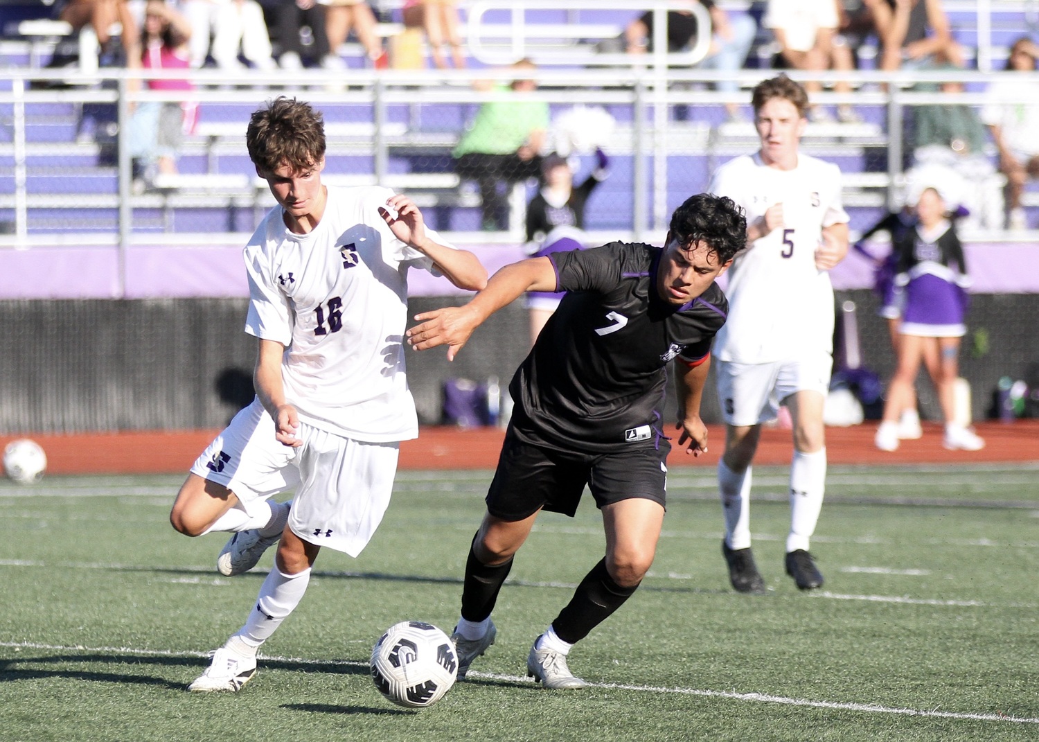 Senior Edie Cabrera battles for the ball. DESIRÉE KEEGAN
