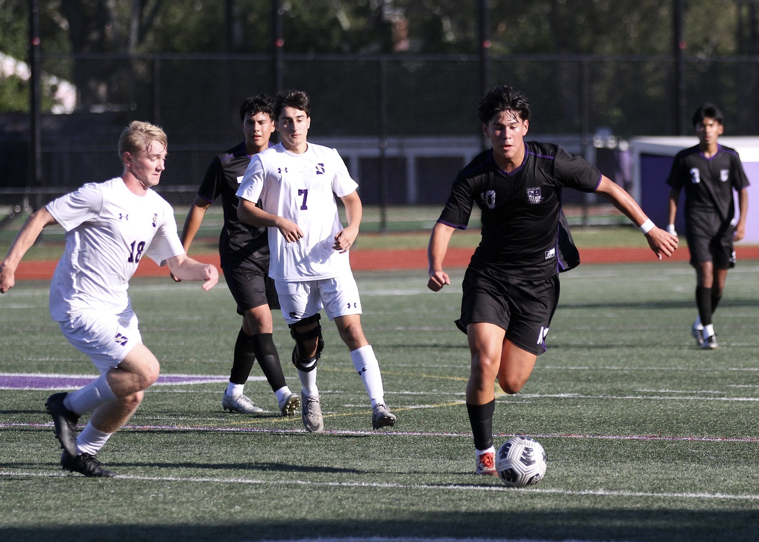 Senior Giorgio Sinchi races for the ball. DESIRÉE KEEGAN