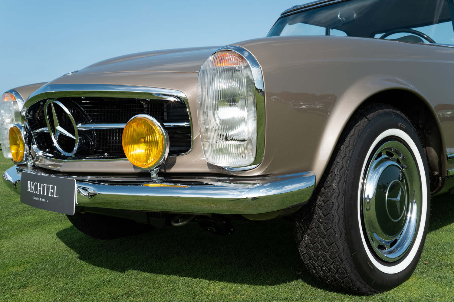 The front end of a beloved classic: the 1970 Mercedes Benz 280 SL. LORI HAWKINS PHOTOS