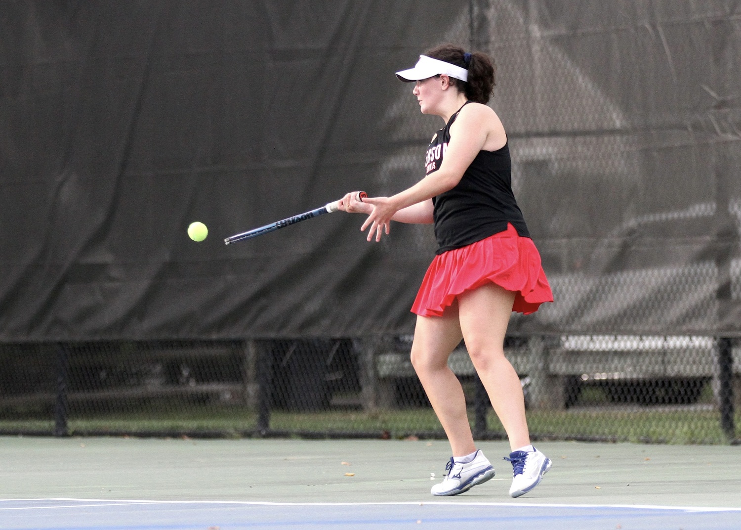 Eighth-grader Jade Glick returns the ball. DESIRÉE KEEGAN