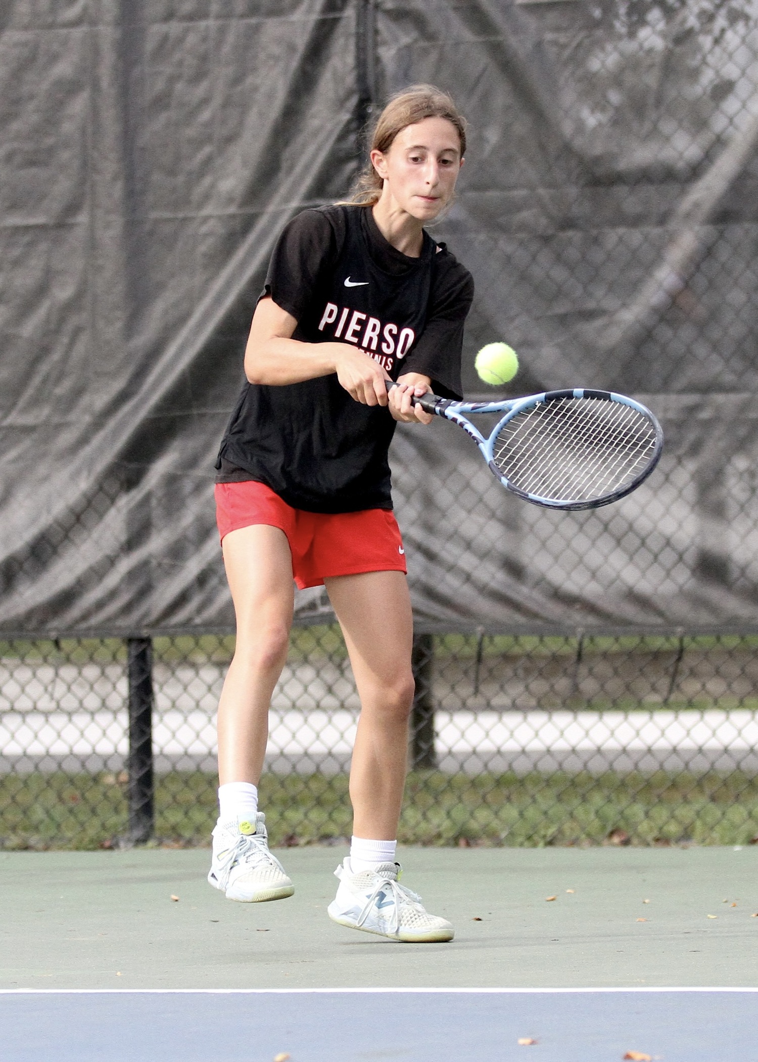 Sophomore Molly Wolfson rallies. DESIRÉE KEEGAN