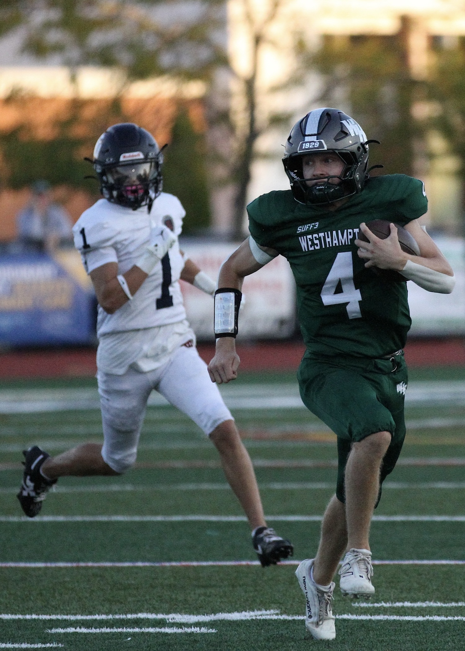 Junior quarterback Jake Calloway looks for his opening. DESIRÉE KEEGAN