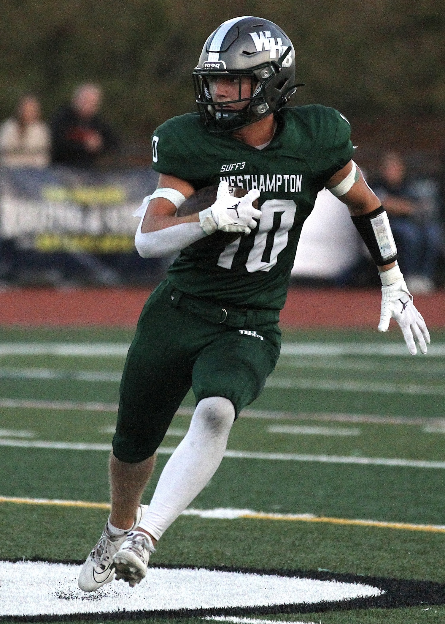 Senior wide receiver Pat Fay breaks away with the ball. DESIRÉE KEEGAN