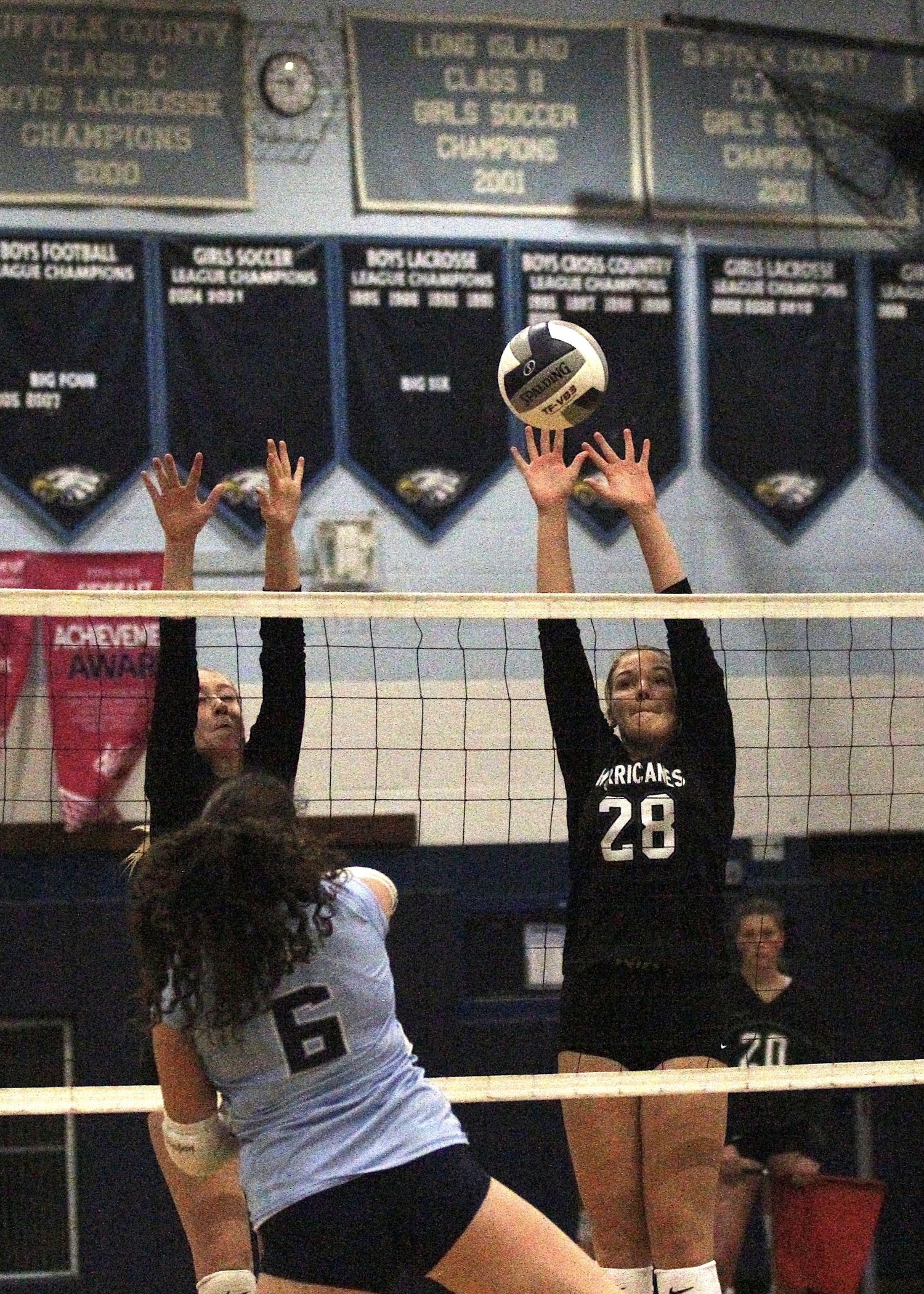 Sophomore middle blocker Reilly Maloney reaches for the ball. DESIRÉE KEEGAN