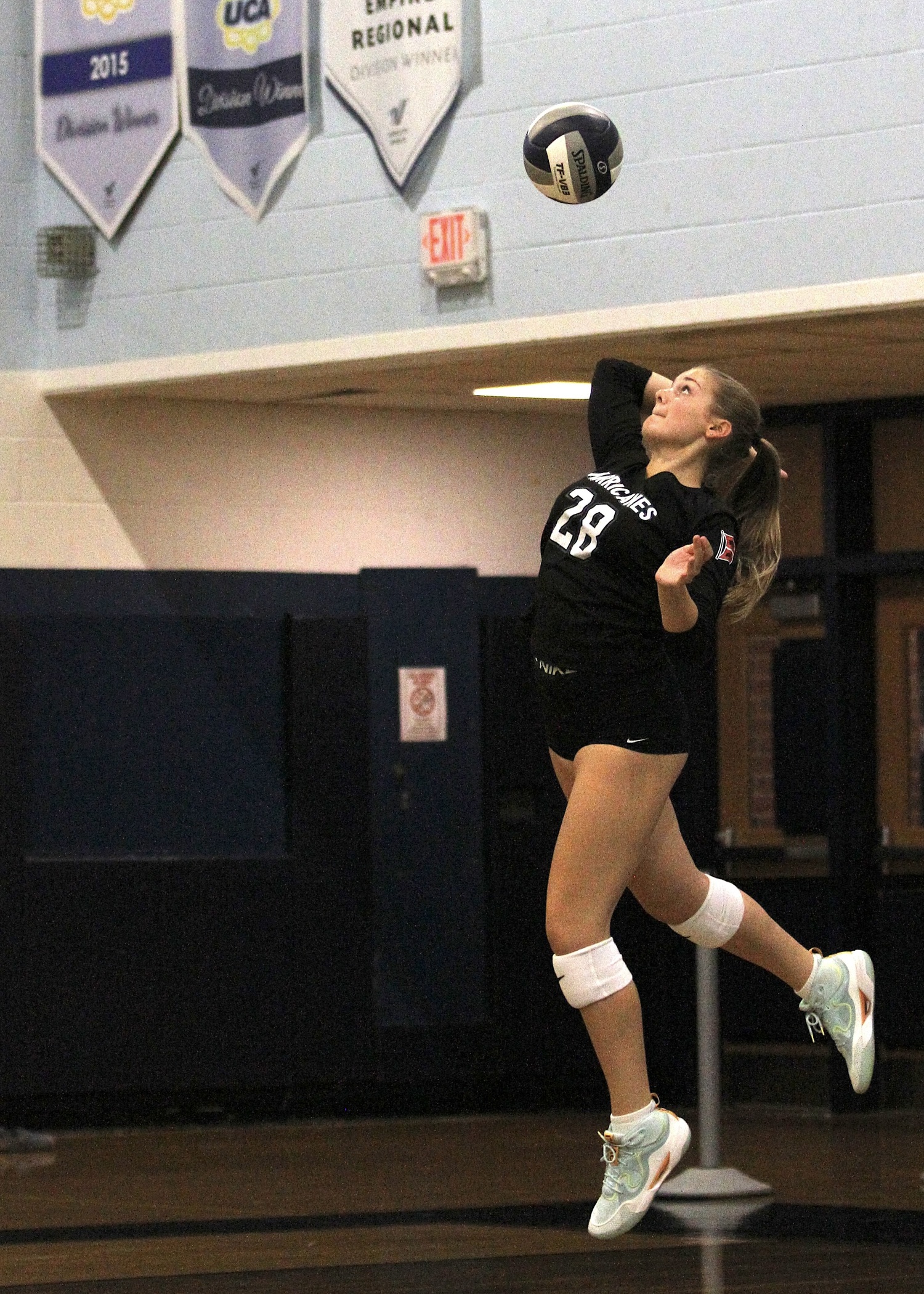 Sophomore middle blocker Reilly Maloney serves. DESIRÉE KEEGAN