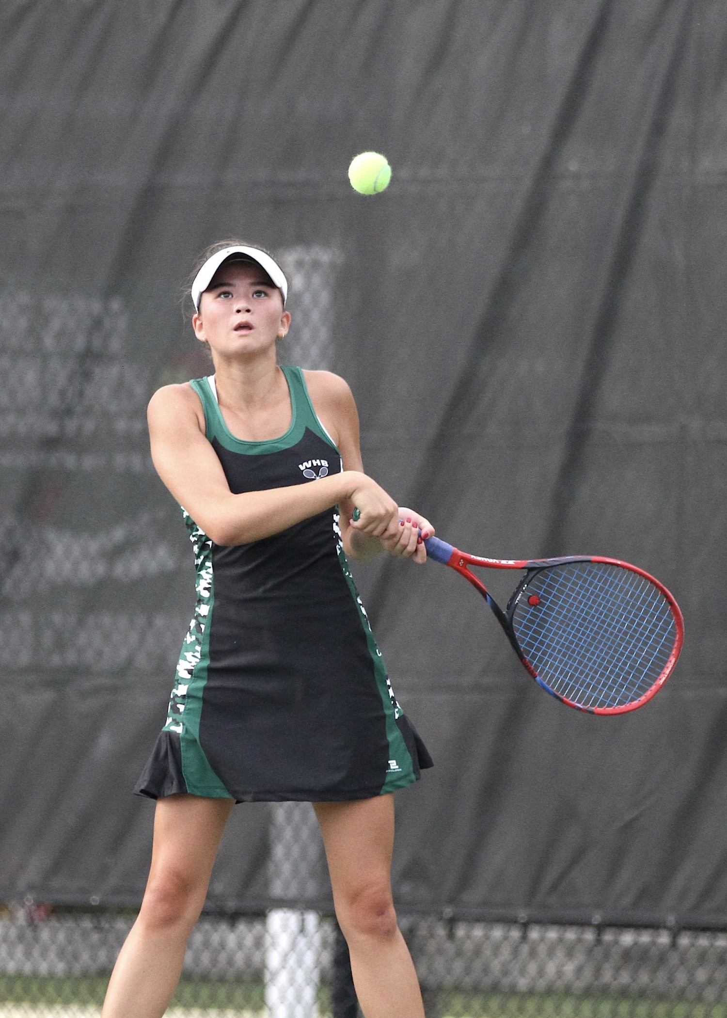 Senior Diana Elliott keeps her eyes on the ball. DESIRÉE KEEGAN