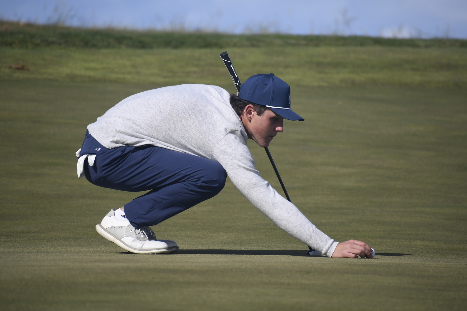 Southampton senior Ethan Heuer lines up a putt.  DREW BUDD