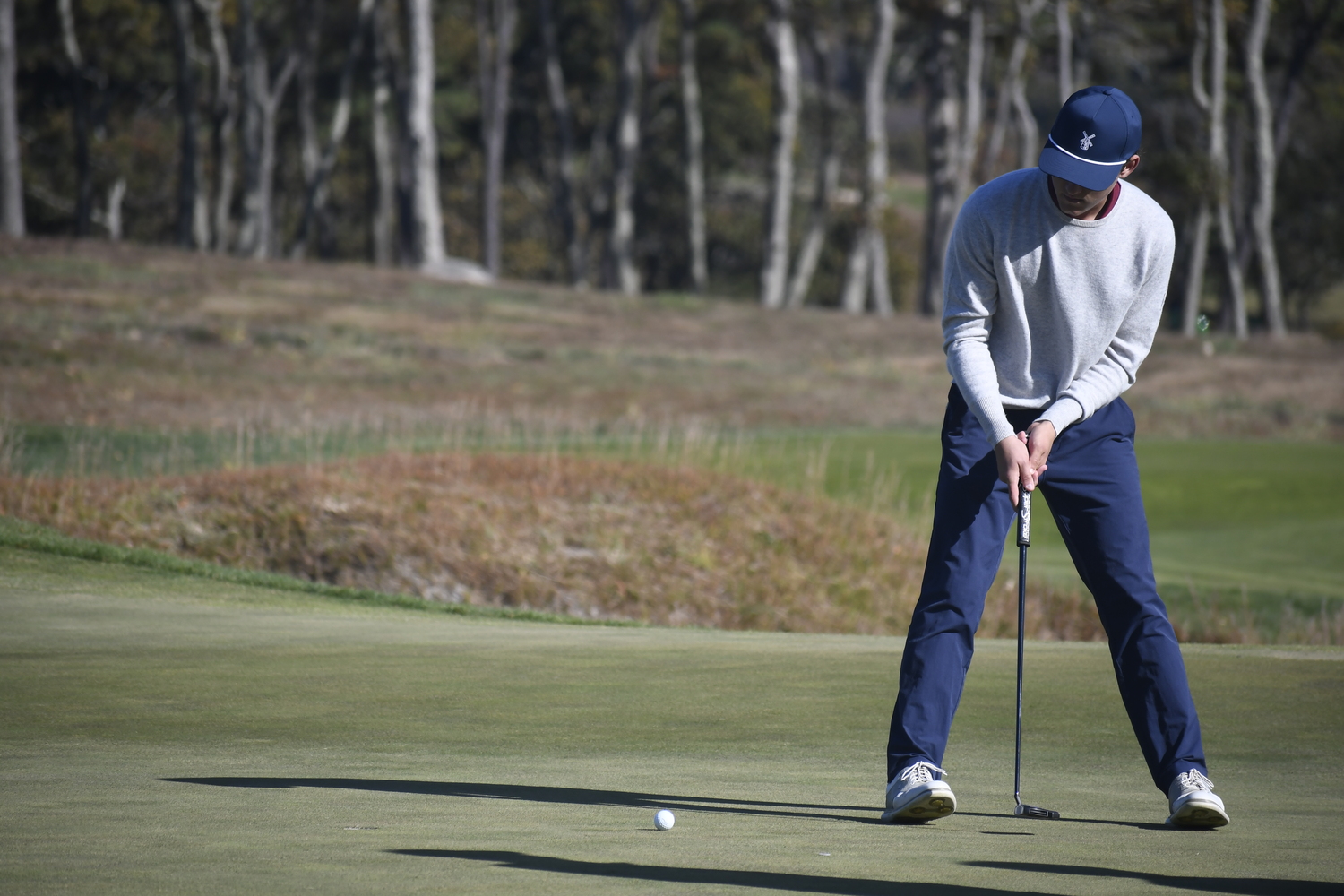 Southampton senior Ethan Heuer putts. DREW BUDD