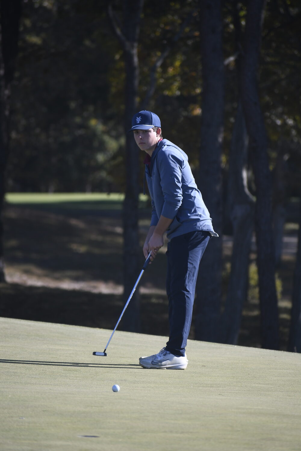 Southampton senior Colin DeLalio putts. DREW BUDD
