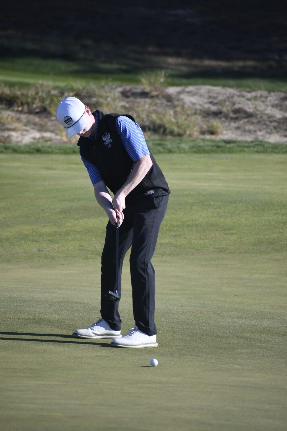 Pierson senior Spencer Cavaniola putts. DREW BUDD