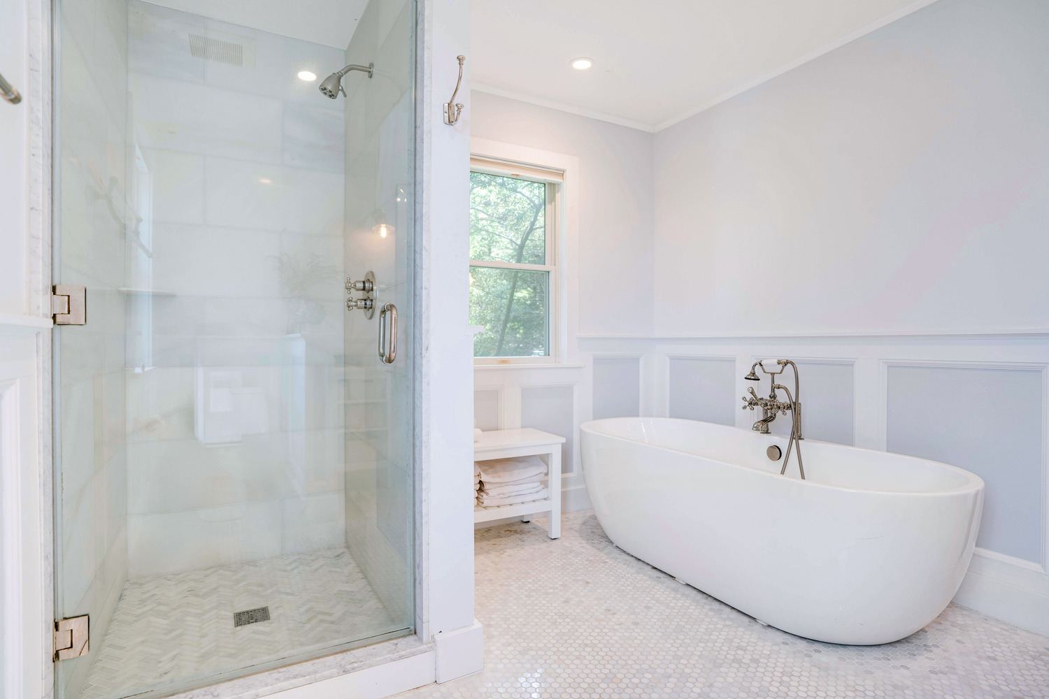 Inside Esha Soni’s Montauk home. DOUGLAS ELLIMAN