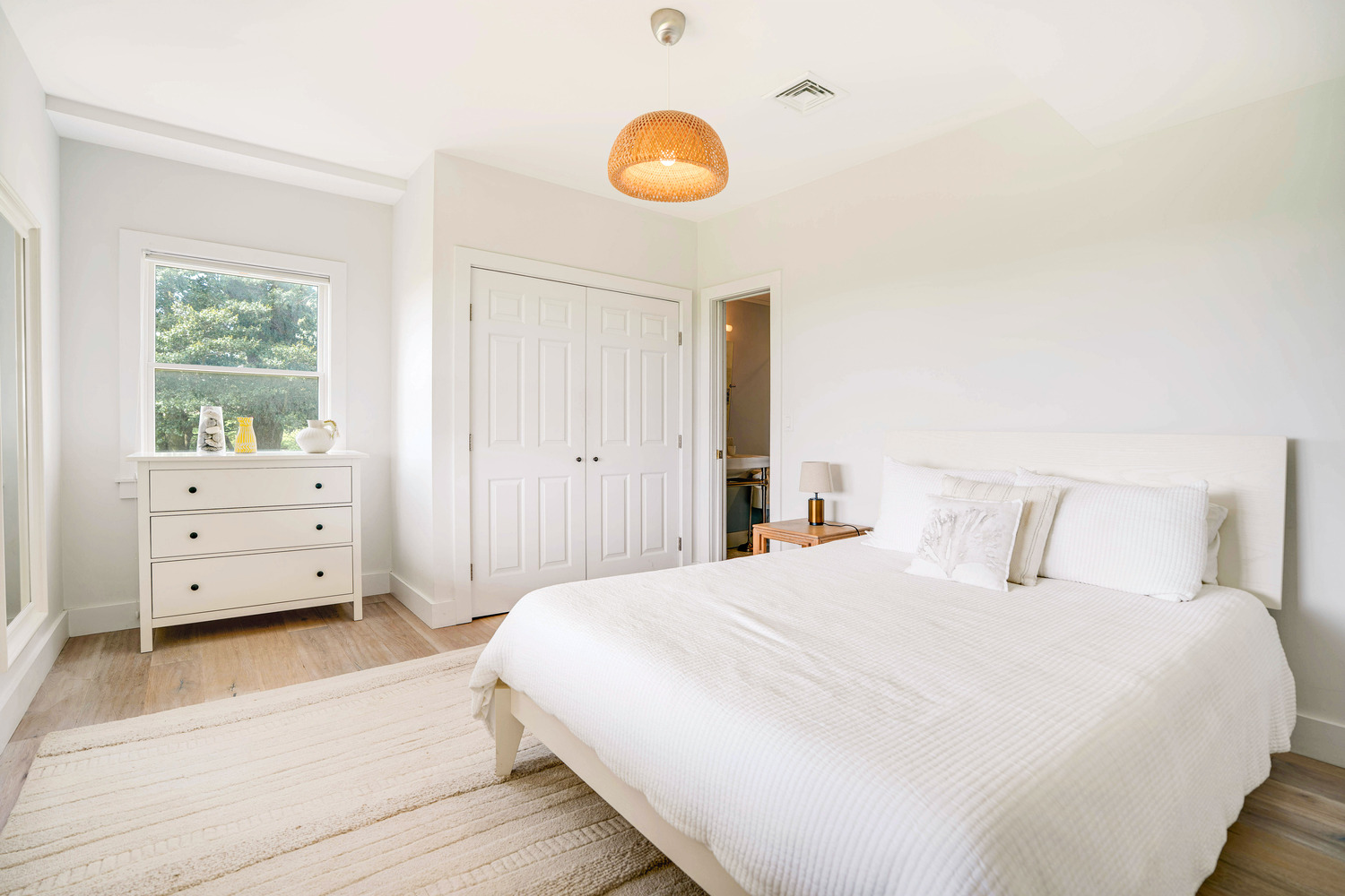 Inside Esha Soni’s Montauk home. DOUGLAS ELLIMAN