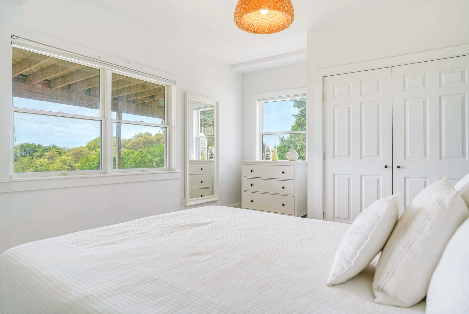 Inside Esha Soni’s Montauk home. DOUGLAS ELLIMAN